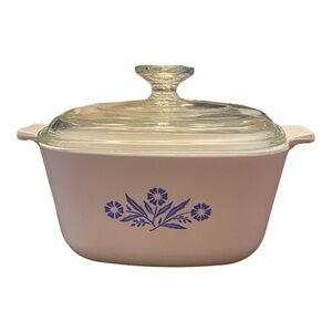 Vintage Corningware casserole dish with lid. 1-3/4 quart. Cornflower blue. EUC